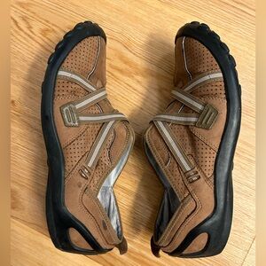 Clarks Privo Slip On / Hiking Shoes - Size 8